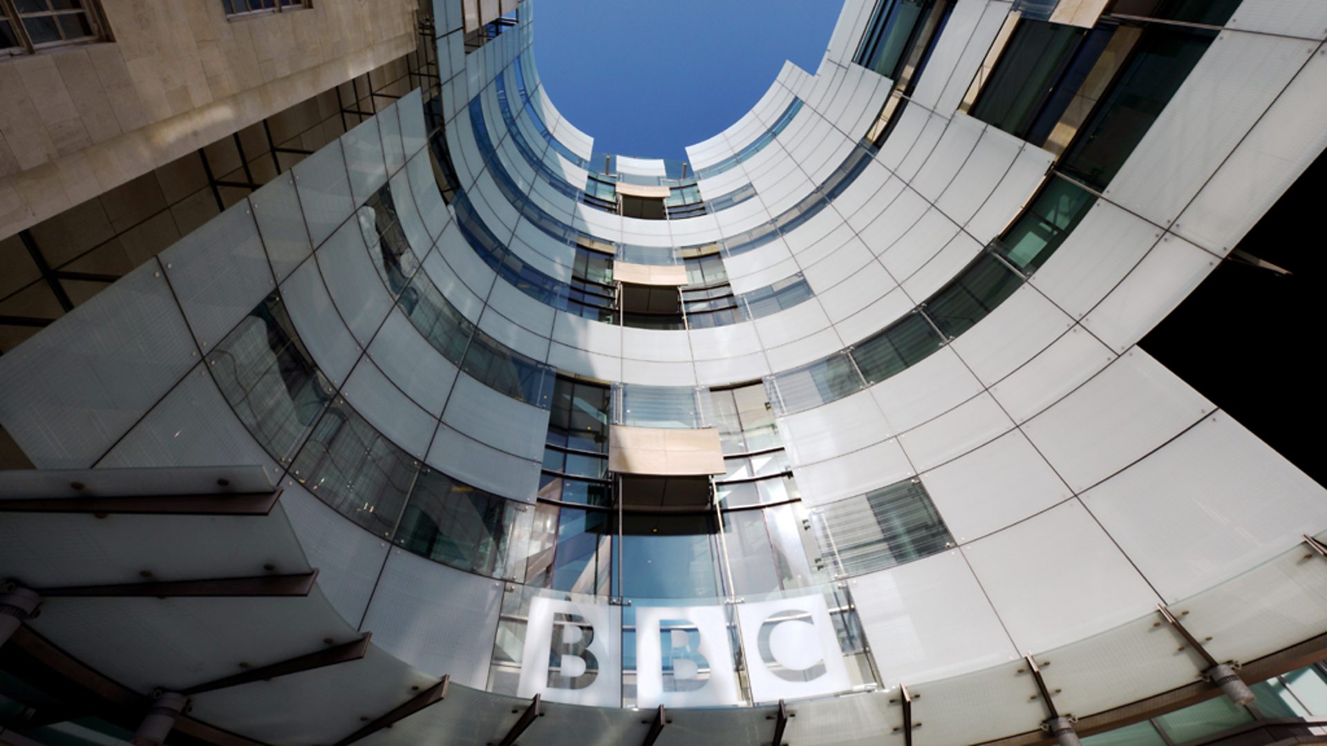 9 BBC-filmmanuskripter og manuskripter fra 16 BBC TV-dramaer inklusive The Power of the Dog, Rye Lane, Blue Lights og A Very British Scandal nu i BBC Writers Script Library